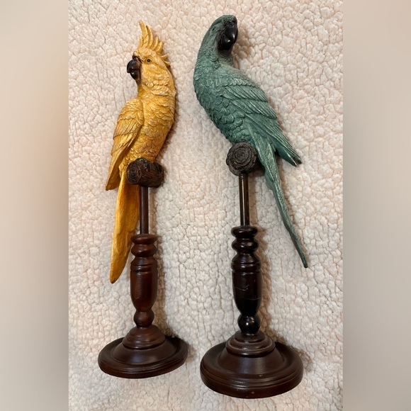 Resin birds teal parrot and yellow cockatiel on wooden roosts with felt base - Picture 14 of 16